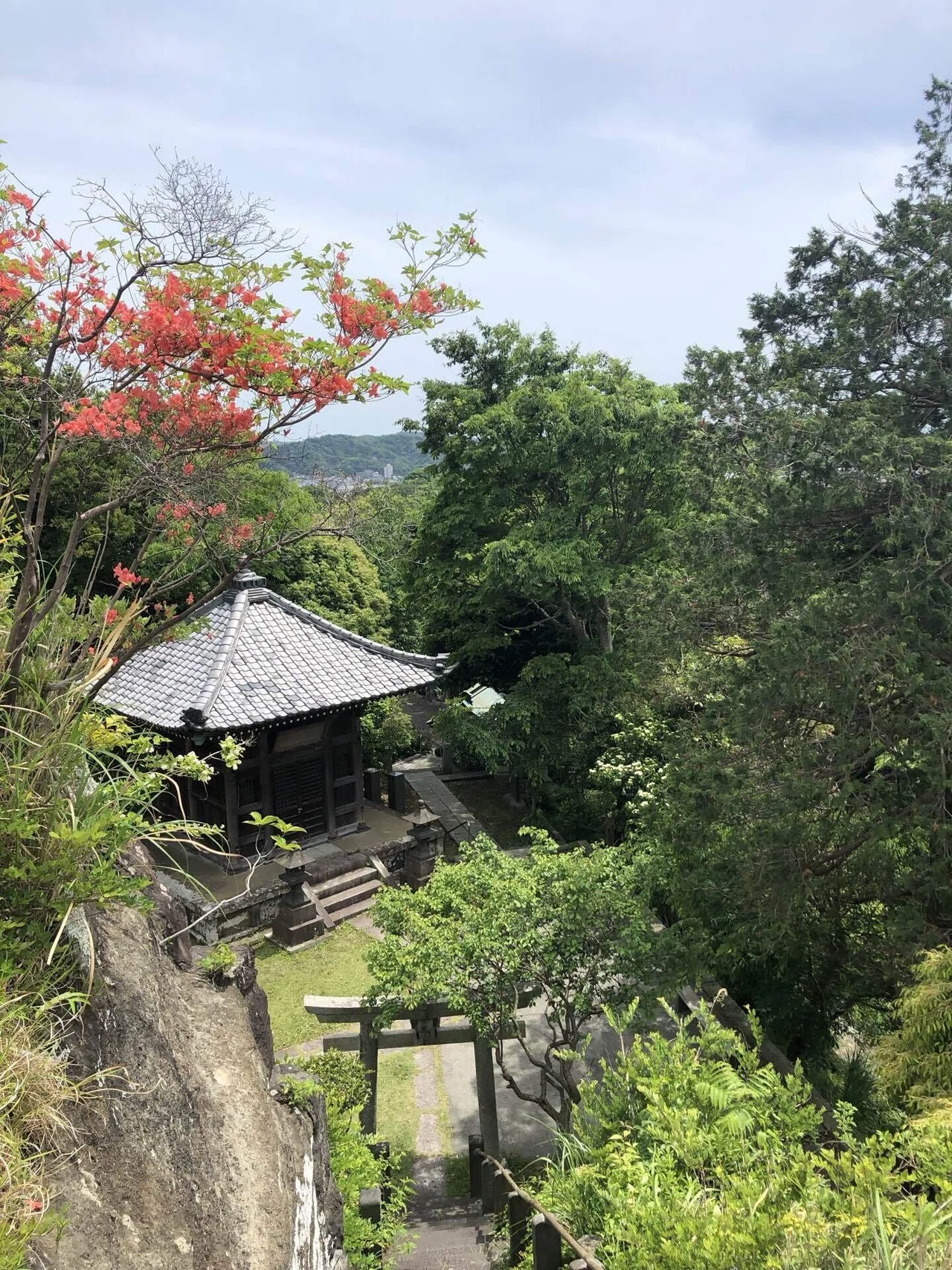 謎の期間限定遺跡、まんだら堂やぐら群へ｜みなみの旅行記