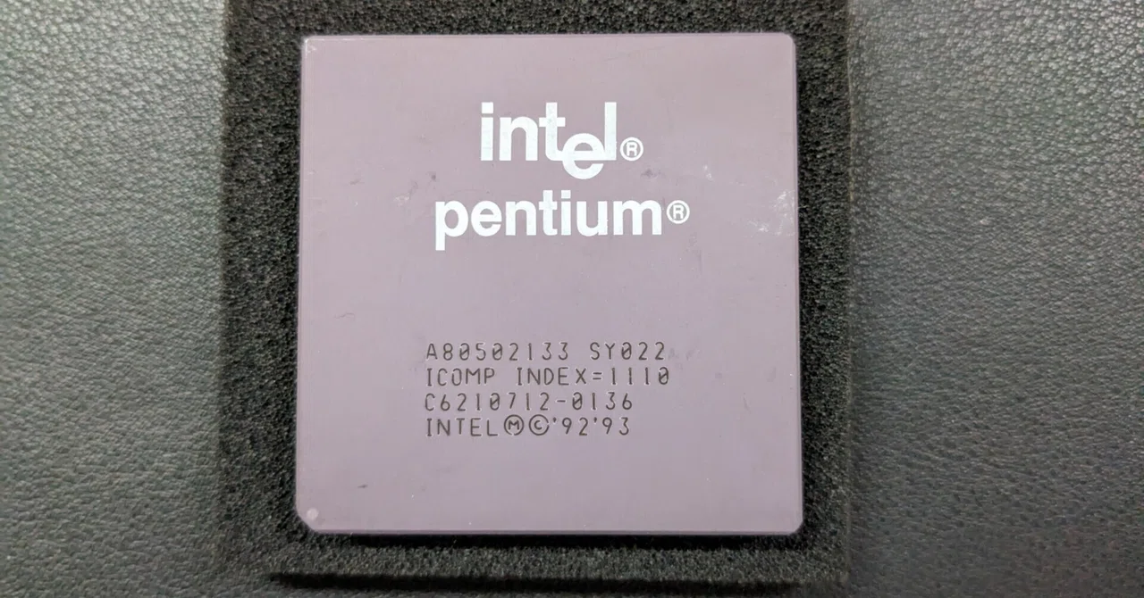 Intel Pentium 初期のP5マイクロアーキテクチャ世代 重量62.4g Intel Pentium 初期のP5マイクロアーキテクチャ世代 重量62.4g 【公式