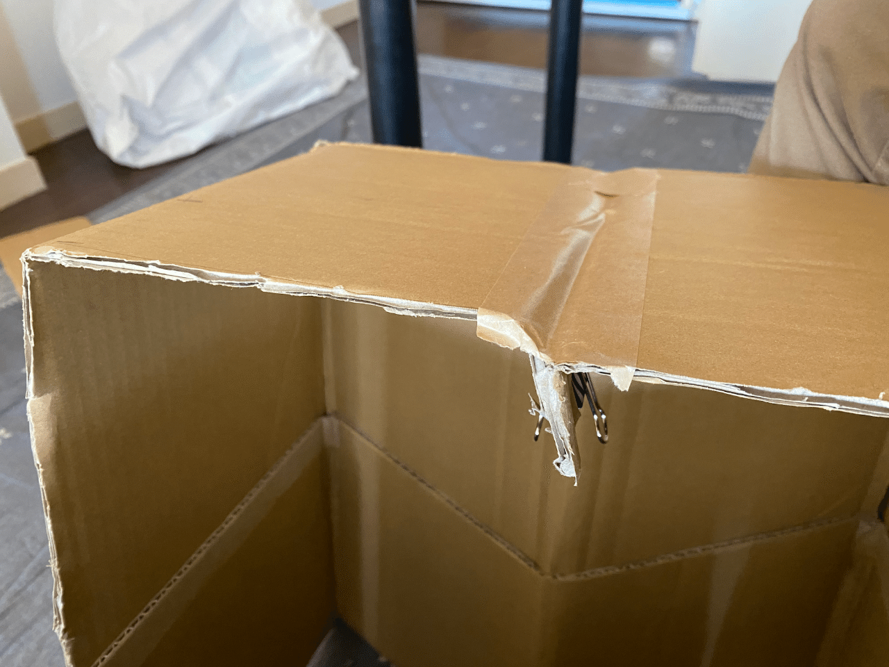 ダンボールで椅子を作る朝 Itonaga M0z Note