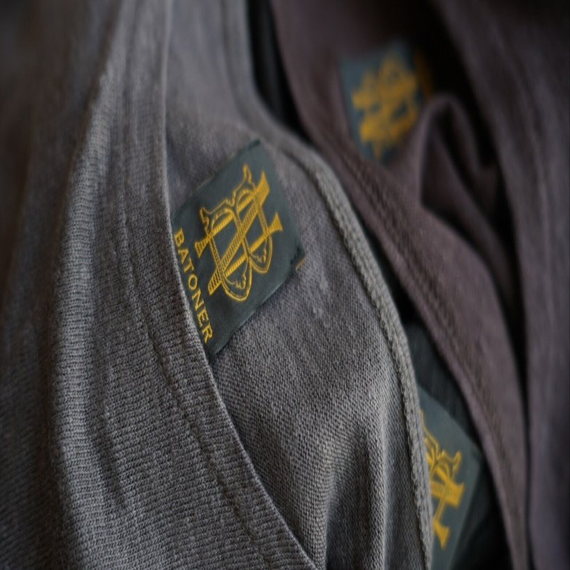 肌が覚える、価格以上の価値。【BATONER】NORMANDY LINEN BASQUE SHIRT