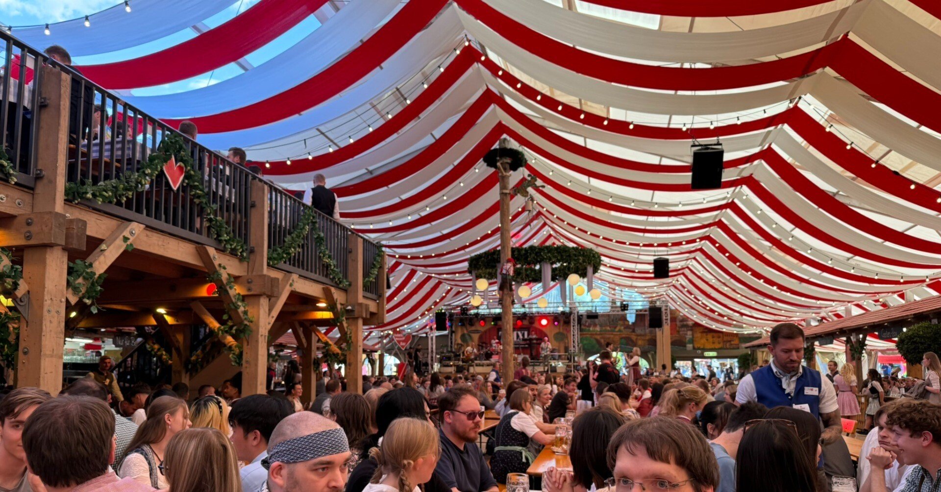 ドイツshütteゲオルクシュッテ社製ラントレーベンガラス皿収穫祭 現地ルポ】ドイツ最大級かつ最古級、フランクフルトのクリスマス