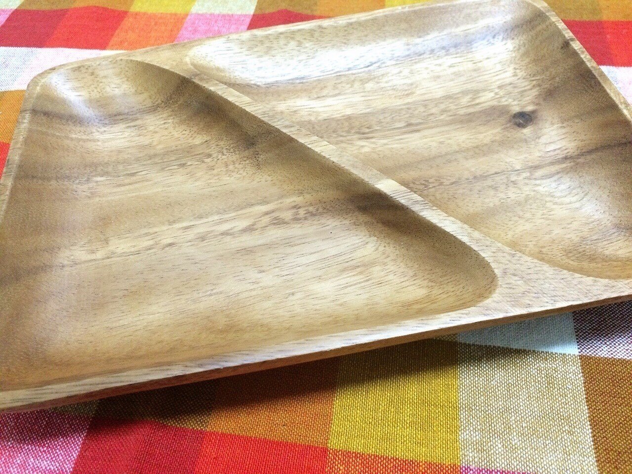 木のプレート ナチュラルキッチンで500円だったから買ってしまった O こういう食器でご飯食べるの夢だったのだ エミリー Note