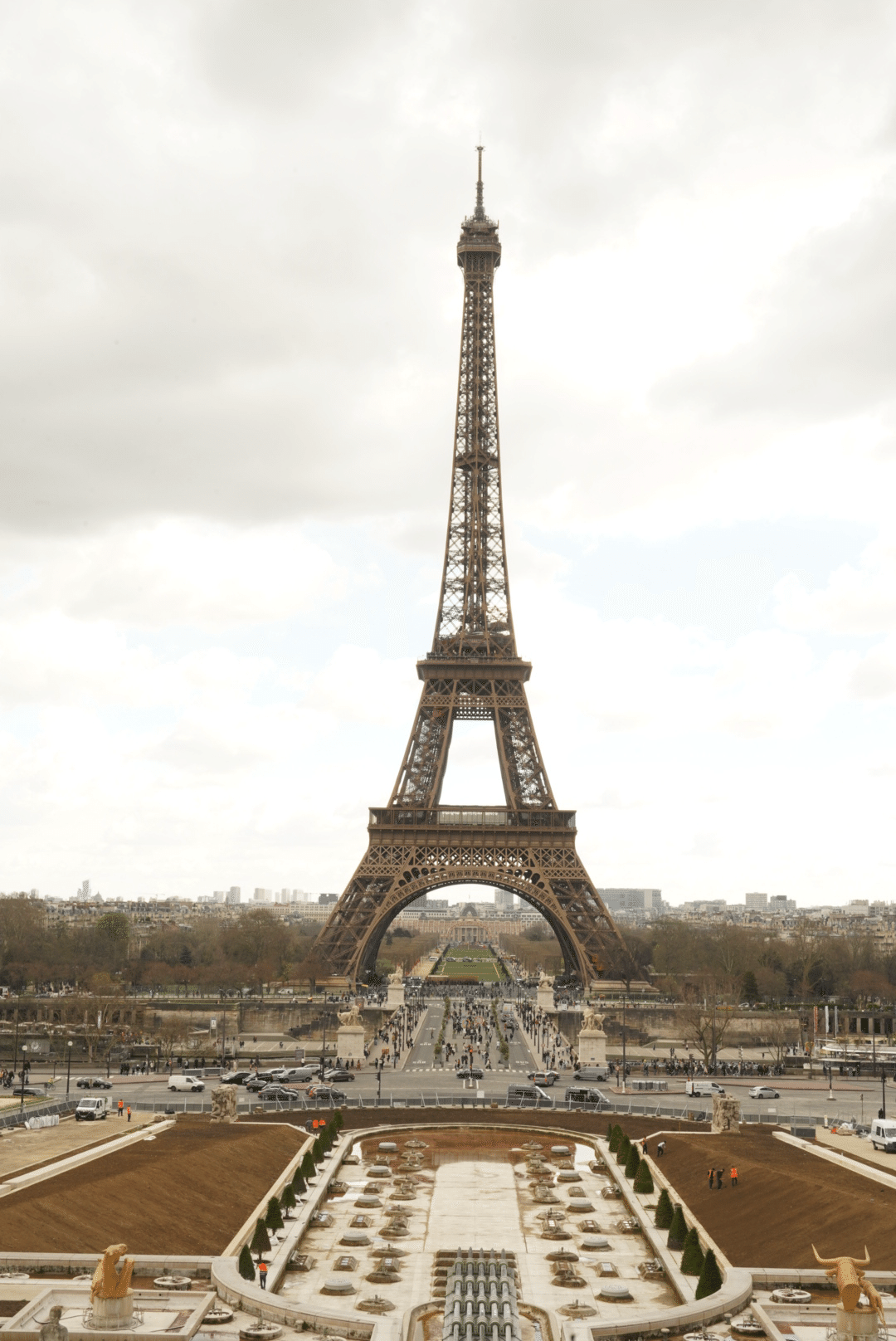 パリ観光🇫🇷大衆食堂、エッフェル塔に凱旋門、モンマルトル地区