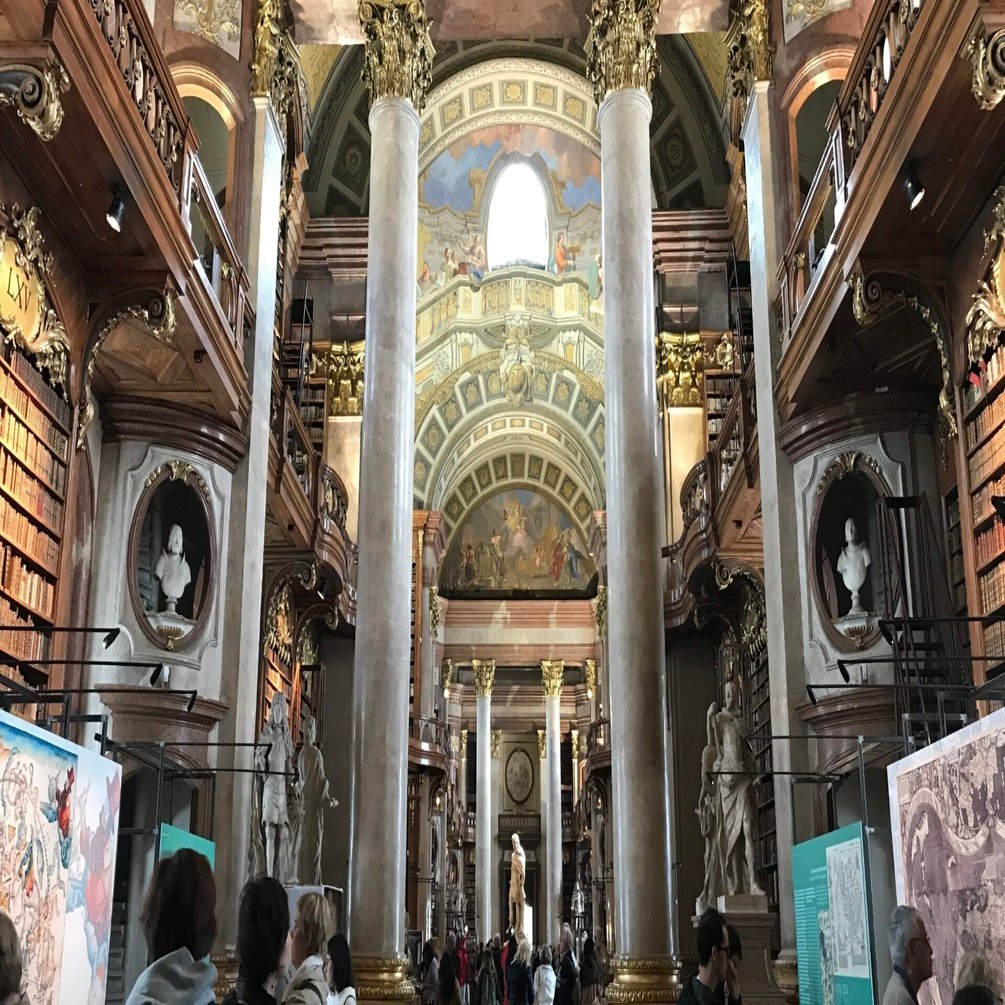 バロック様式が美しいオーストリア国立図書館のはなし｜さくさくら