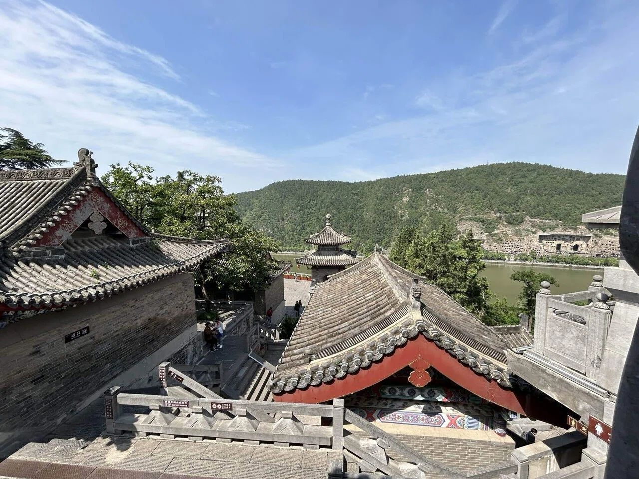 女帝の仏”と“国民党総統の別荘”──龍門石窟が語る中国の今昔【旅行記