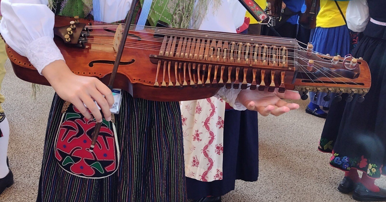 万博｜スウェーデンのナショナルデー！不思議な伝統楽器と圧倒的存在感