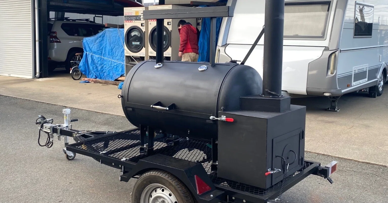 アメリカンバーベキューに欠かすことのできない道具「スモーカー 