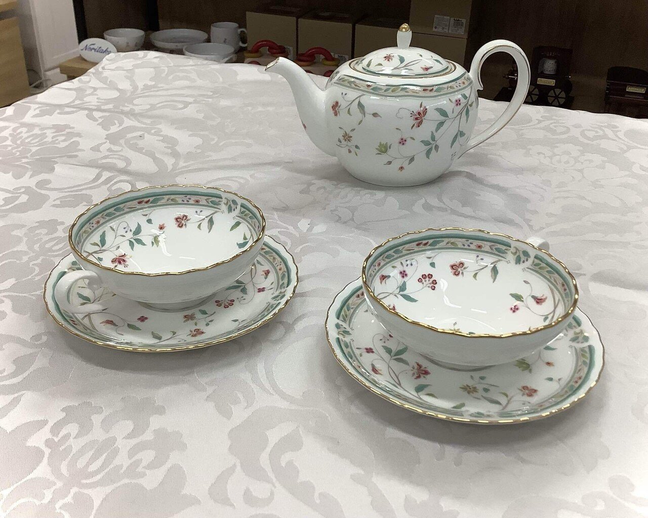 ノリタケ「花更紗」ティー碗皿ペアセットの魅力｜テーブル