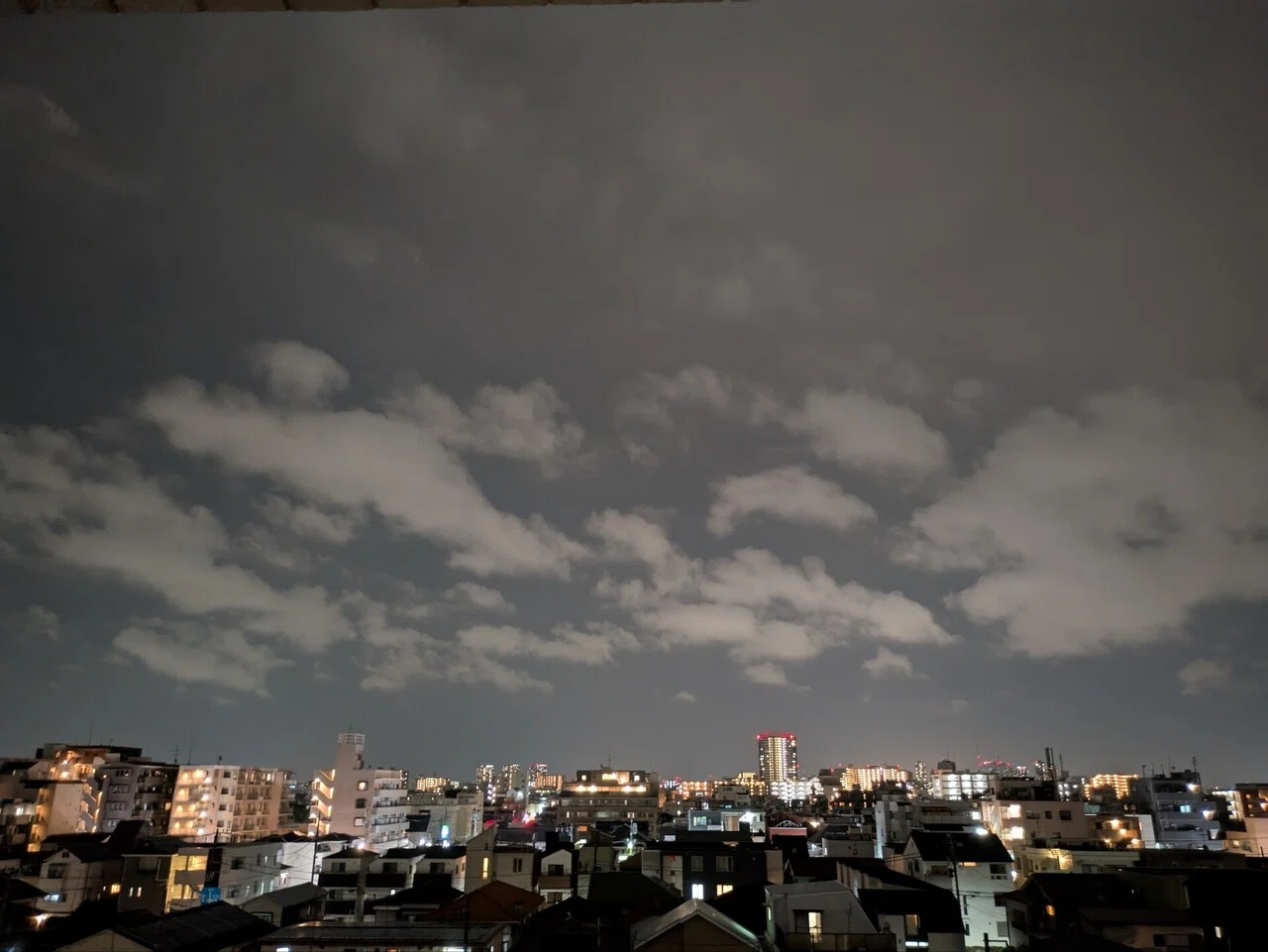 雨があがった夜の空。雲が流れる。|蒔萌ゝ子(まきももこ)