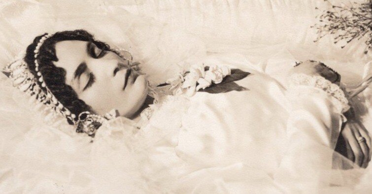 ★稀少写真集【Sleeping Beauty】アメリカの死者たちの写真 1990 稀少写真集【Sleeping Beauty】アメリカの死者たちの写真 1990