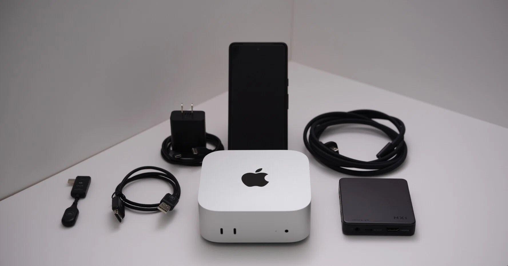 レビュー】Mac miniとプロジェクター NX1で実現する、モバイル&ごろ寝