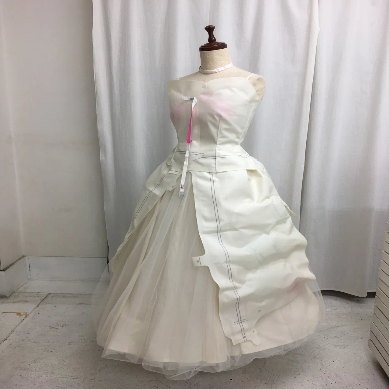 廃材で作ったドレス。エシカルドレス作家としての取材を受けて 