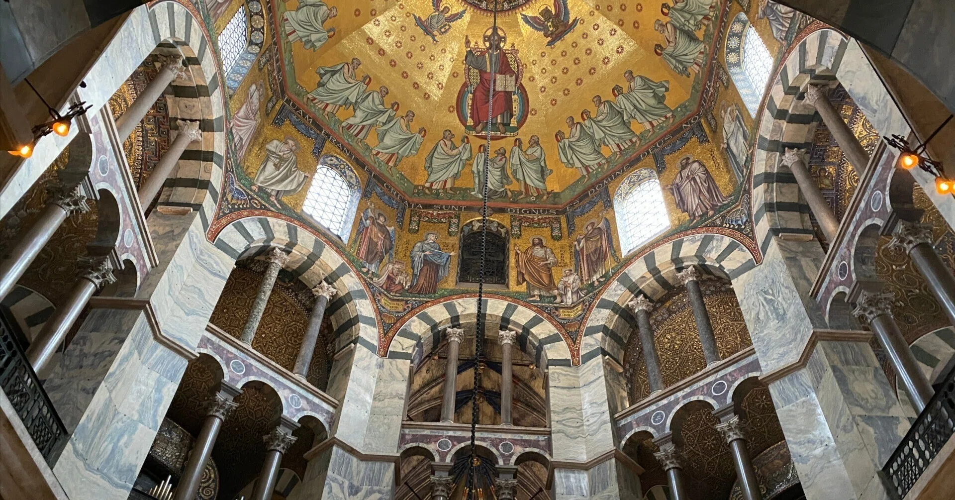 狼の魂と引き換えに建てられた「アーヘン大聖堂（Aachener Dom