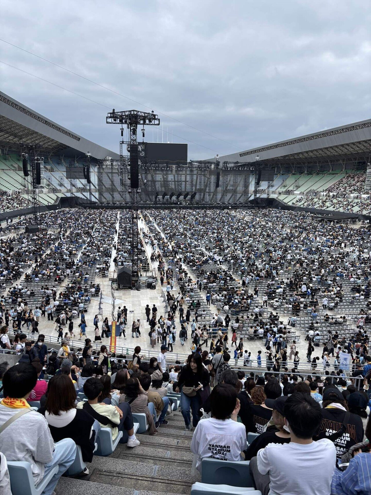 髭男 LIVE AT STADIUM 2025 レインコート レインコート – Official髭男dism ONLINE STORE