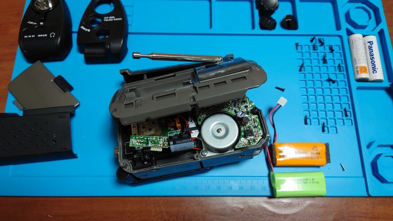 ソニーの手回し防災ラジオICF-B99の内蔵ニッケル水素充電池が