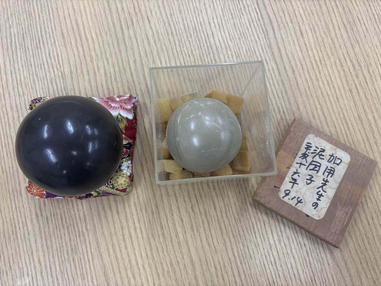 ベージュの球形オブジェ『泥団子』 泥団子日記（京都教育大附属幼稚園下見）｜『あそび』と『まなび』研究所