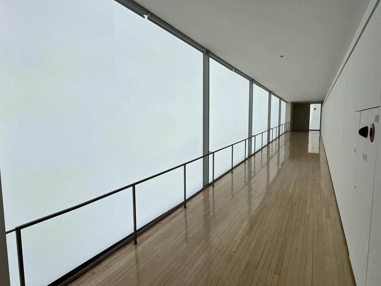 玉山拓郎：FLOOR（豊田市美術館）｜藤崎殊海（Kotomi Fujisaki）
