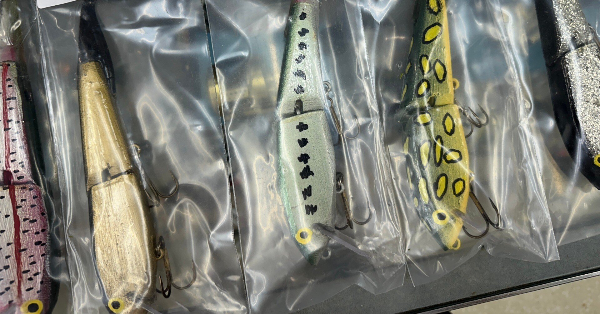 入荷情報】“神のルアー”再び──AC Plug「MAG SHAD」5・7・8inch、極