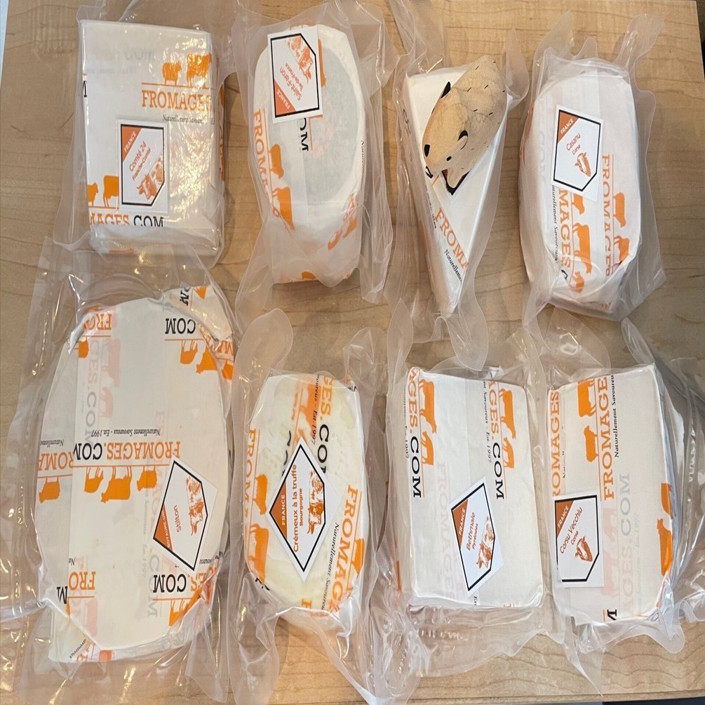 個人輸入した1.6kgのチーズが到着！まさかの消費期限1週間｜中身を