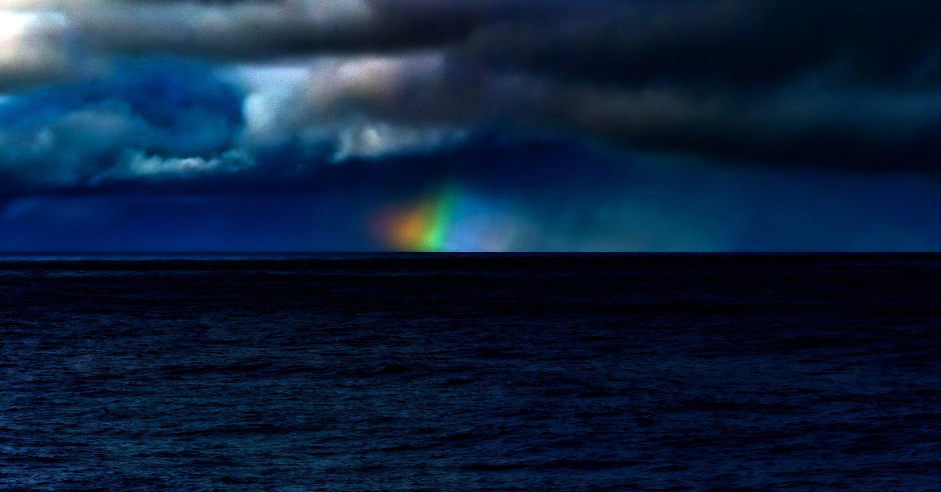 見たことのない空「虹のかけら、海の彼方に」｜nishitani