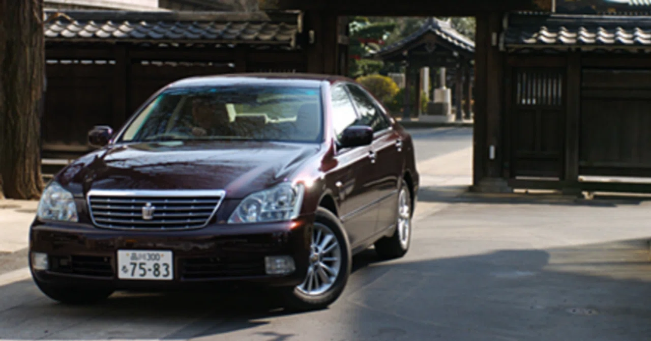 クラウン　(S180) 1/64 トヨタ クラウンアスリート S180 2005 右ハンドル仕様 シルバー