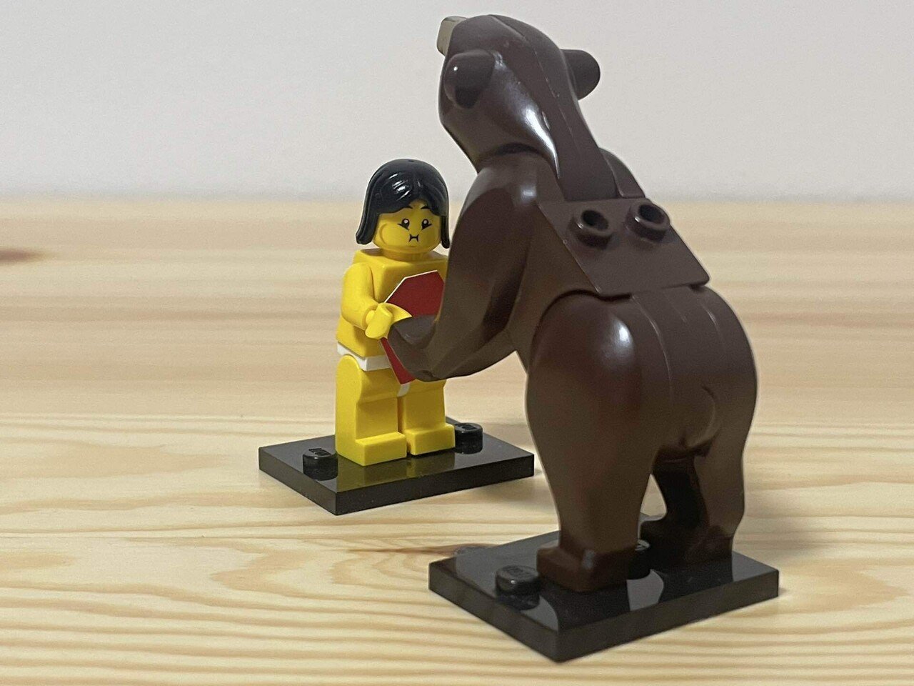 クマと相撲をとる金太郎。シチュエーションが意外に難しい‥😓「クマに