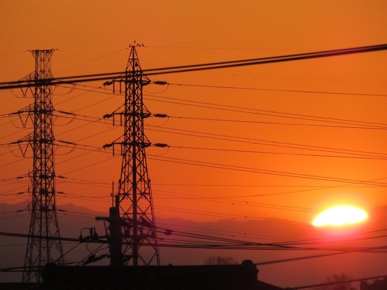 鉄塔の影 と 電線 と 日の入り と 空模様 Oiz Journeyman と 元b2bマーケ兼prなse まとめ職人 Note