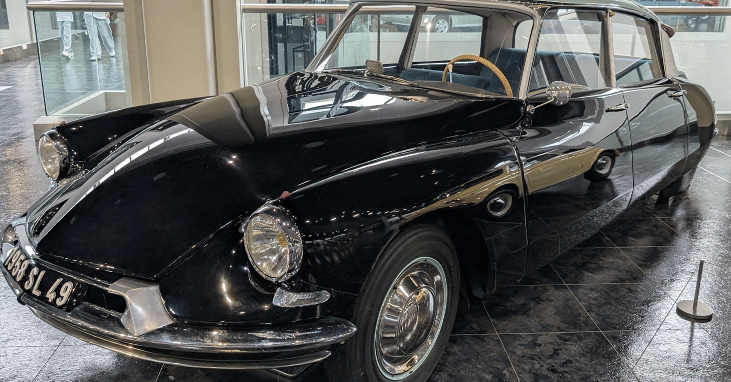 死ぬまでに見たい100台 72台目 シトロエンDS19｜ LIFE IS LIST