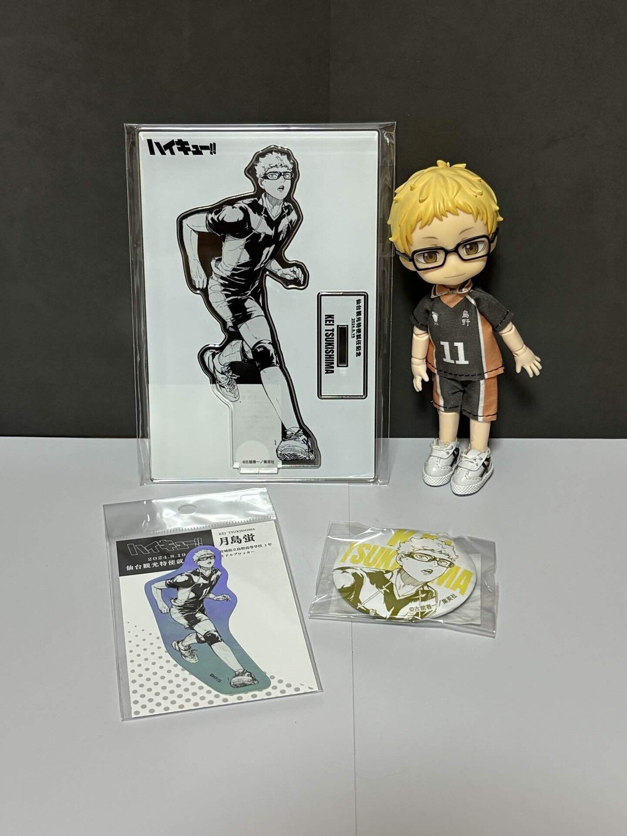 ハイキュー　仙台観光特使就任記念 Tシャツ 缶バッジ アクリルスタンド セット ハイキュー 仙台観光特使就任記念 Tシャツ 缶バッジ アクリル
