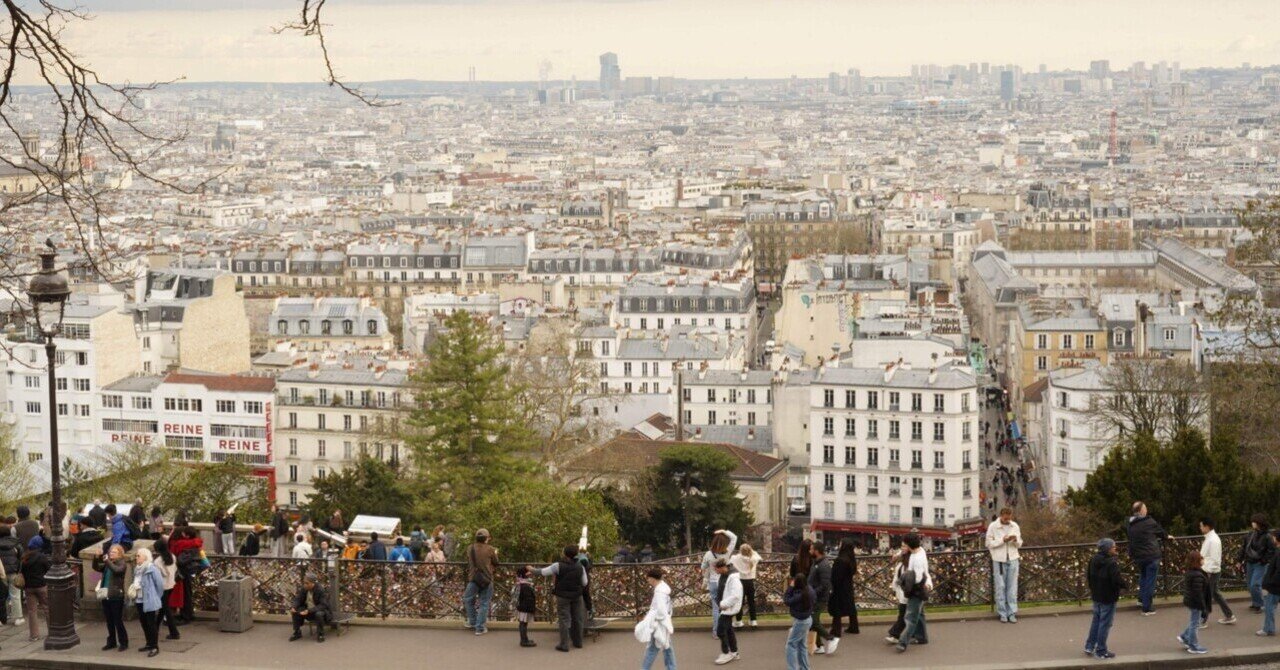 【国産】 パリ観光🇫🇷大衆食堂、エッフェル塔に凱旋門、モンマルトル地区 弦楽器