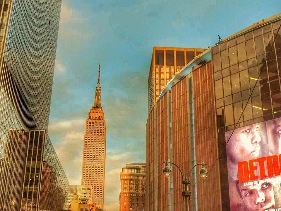 New York ニューヨーク　マンハッタン　絵画 マンハッタンを50年間描き続ける3Dアート作家「チャールズ