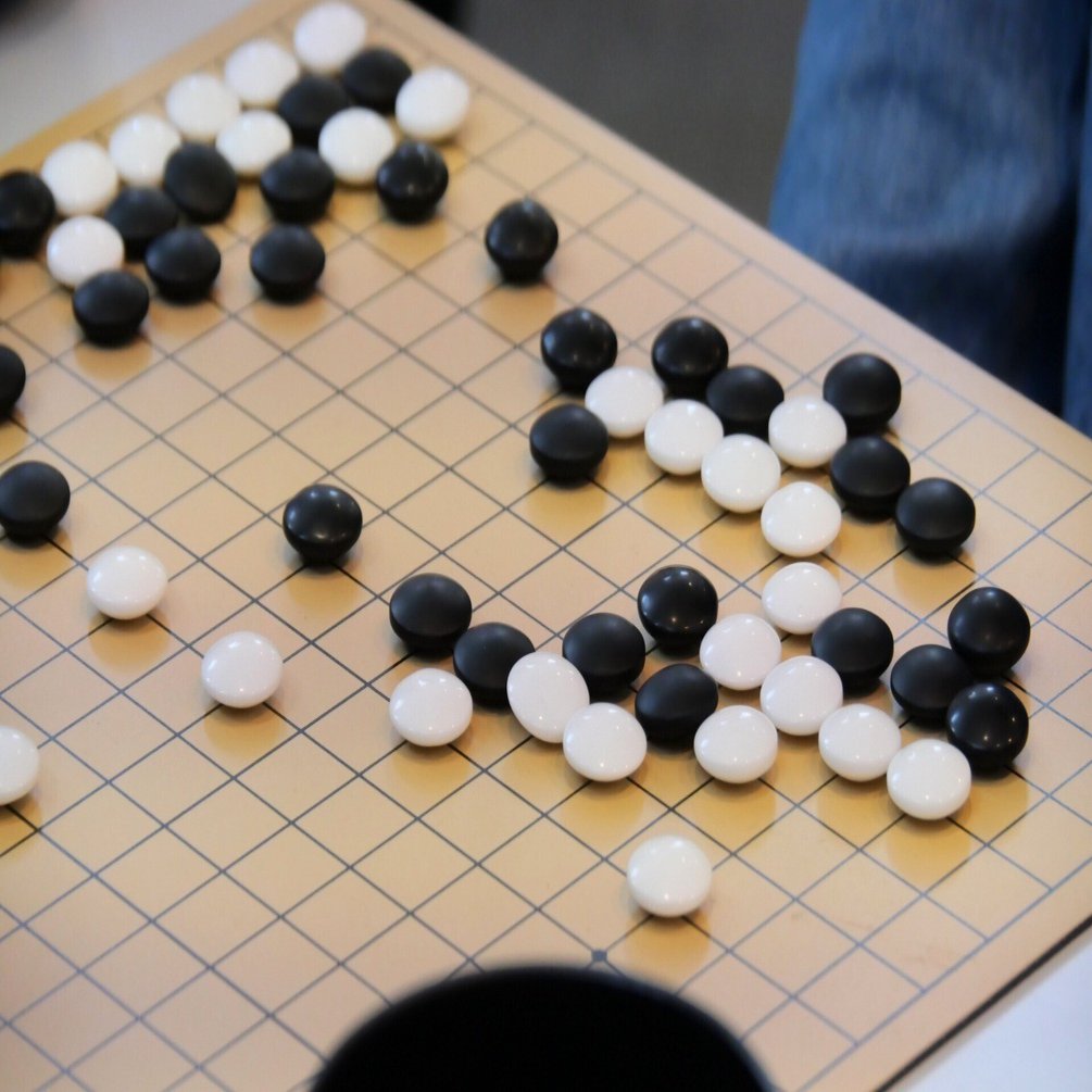 囲碁石セット 22号 白と黒 木製囲碁盤と白黒石セット 囲碁石セット（白黒、木製容器付き） 木製囲碁