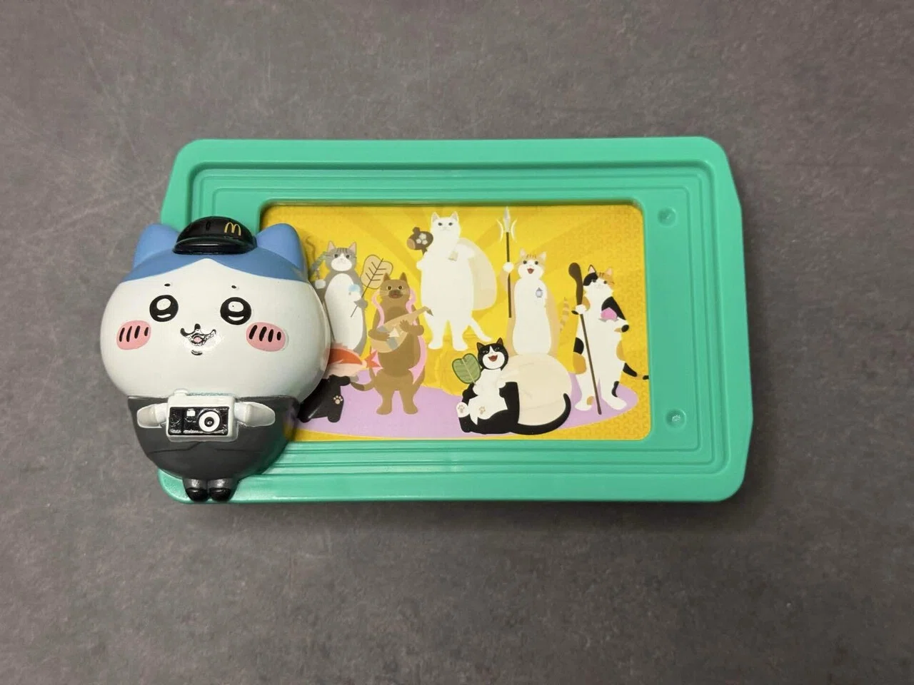 ちいかわハッピーセットのフォトフレームに入る写真サイズは？コンビニ