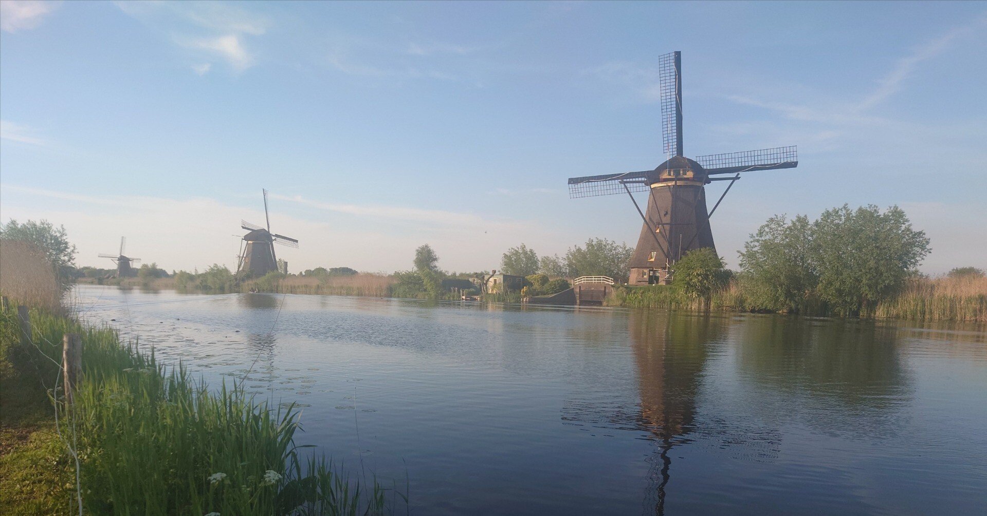 根付　提げ物　阿蘭陀人　オランダ人　在銘 貴重長崎名物—長笛を持つ思郷の阿蘭陀人牙彫差し根付 – 株式会社 明月