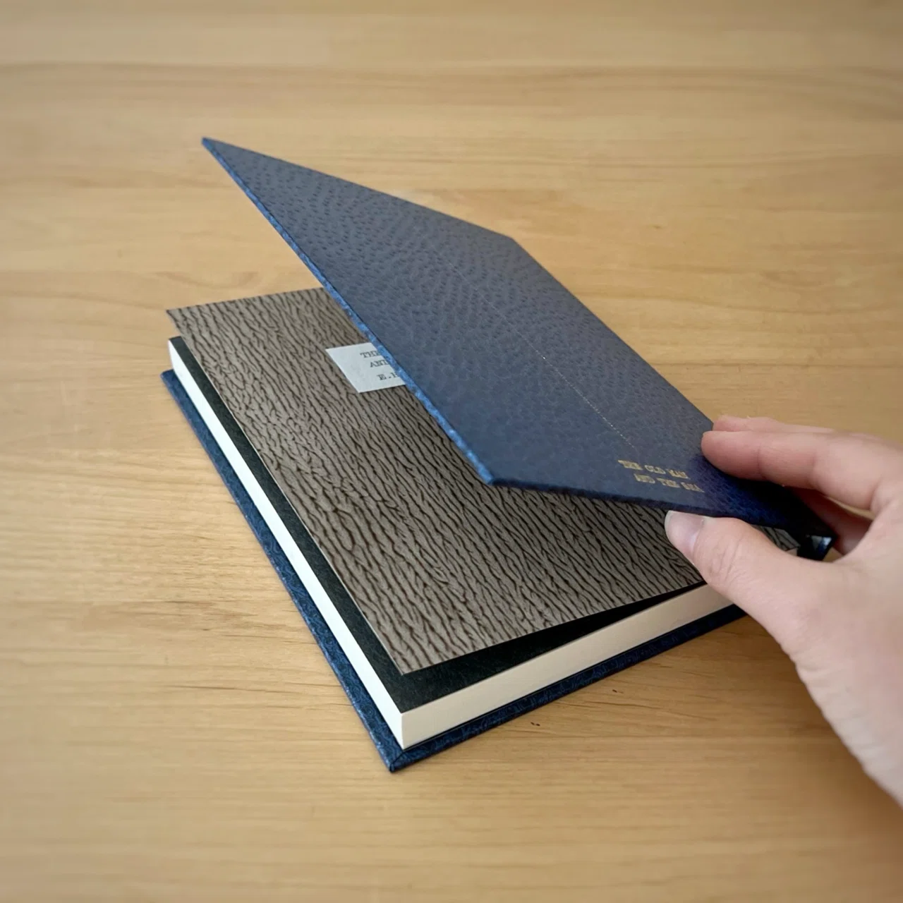 製本記】 老人と海 ｜ スイス装 — 名作を読む会のために｜永岡 綾