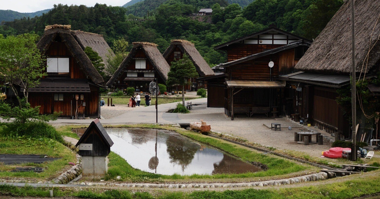 出張の途中で白川郷を朝さんぽ｜甘さより塩気