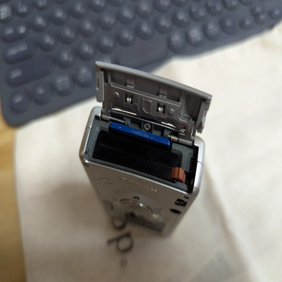 オールドコンデジ Canon IXY DIGITAL L が押入れから出てきた