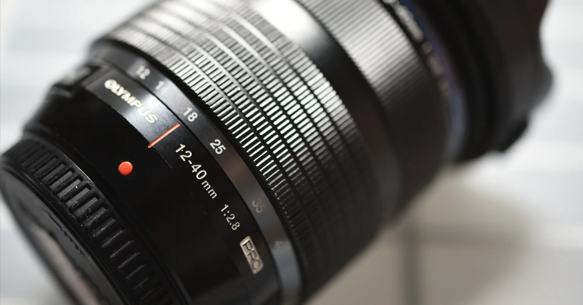 レンズ　OLYMPUSM.ZUIKO 12-40 f2.8 プロテクト付き OM SYSTEM M.ZUIKO DIGITAL ED 12-40mm F2.8 PRO｜マイクロフォー