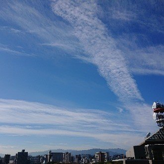 部屋から見える月 月明かりだけの部屋ってムードがあっていいね Skyline Note