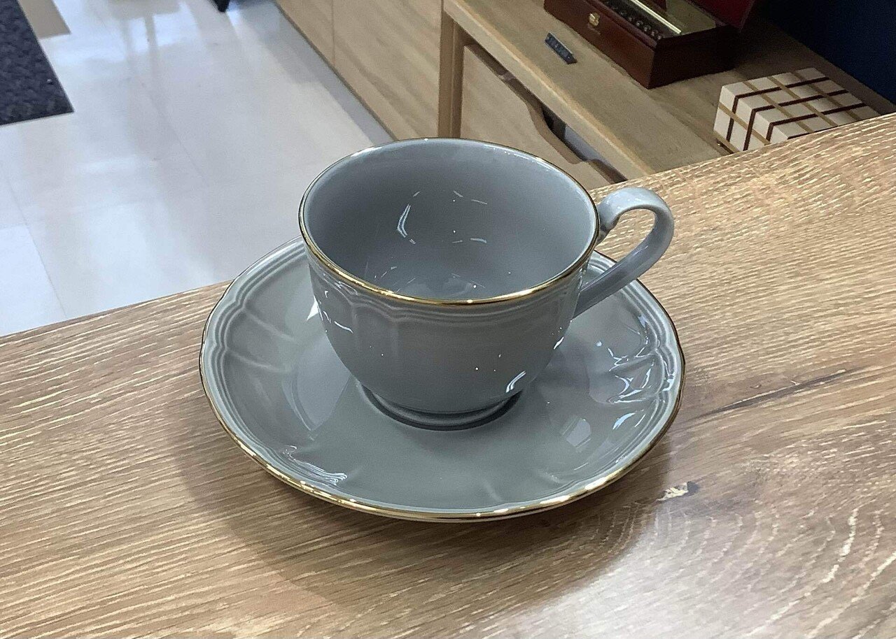 ノリタケ プロポーザル アッシュ ゴールドラインからカップアンド