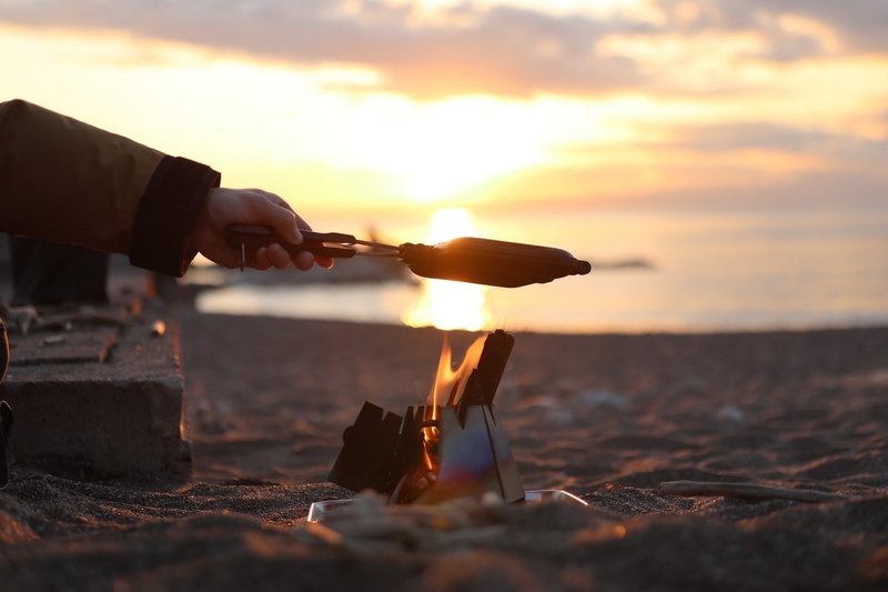 夕焼けの一色海岸でミニ焚き火をしてマシュマロとお餅を焼く Arieyoshiaki Note 夕焼けの一色海岸でミニ焚き火をしてマシュマロとお餅を焼く Arieyoshiaki Note