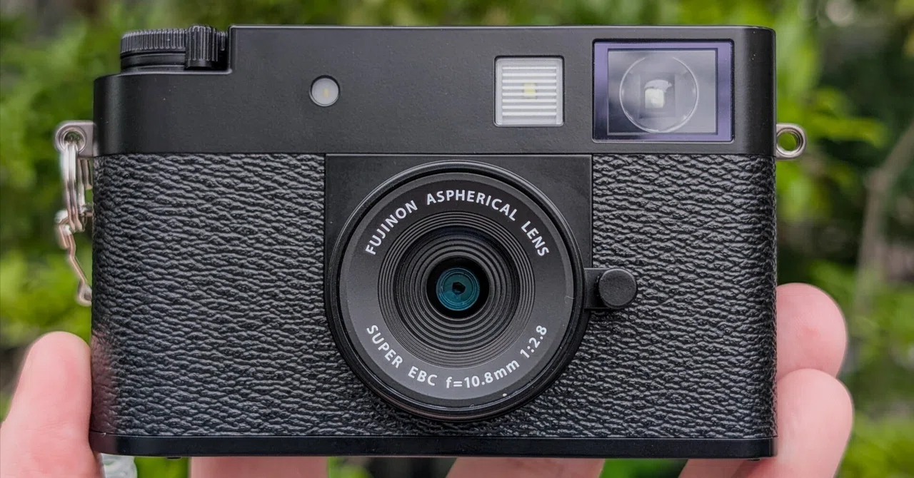 まさにデジタル「写ルンです」 / 富士フイルム新製品 X half（エックス