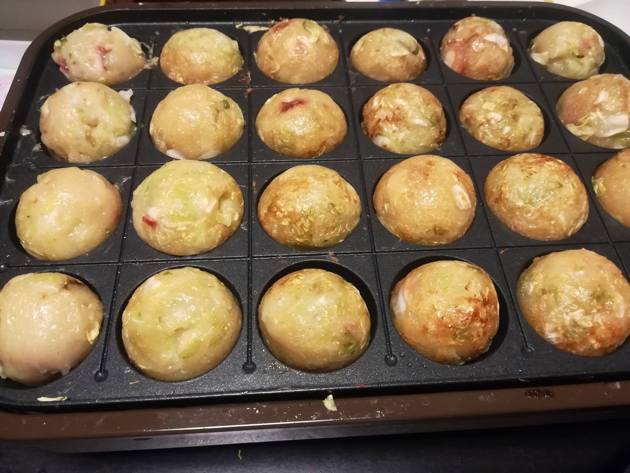 先週 久々のたこ焼きパーティー キャベツいっぱい 生なら退ける子どもたちも気づかないうちにほくほく食べちゃう たこ焼き 作りだけは 普段料理をしないママも参加するので わが家の文化的景色になっている 弁護士古賀礼子 Note