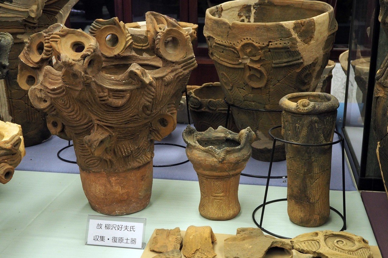土器の逸品が所狭しと並ぶー東御市文書館文化財展示室[JOMOSEUM]｜土