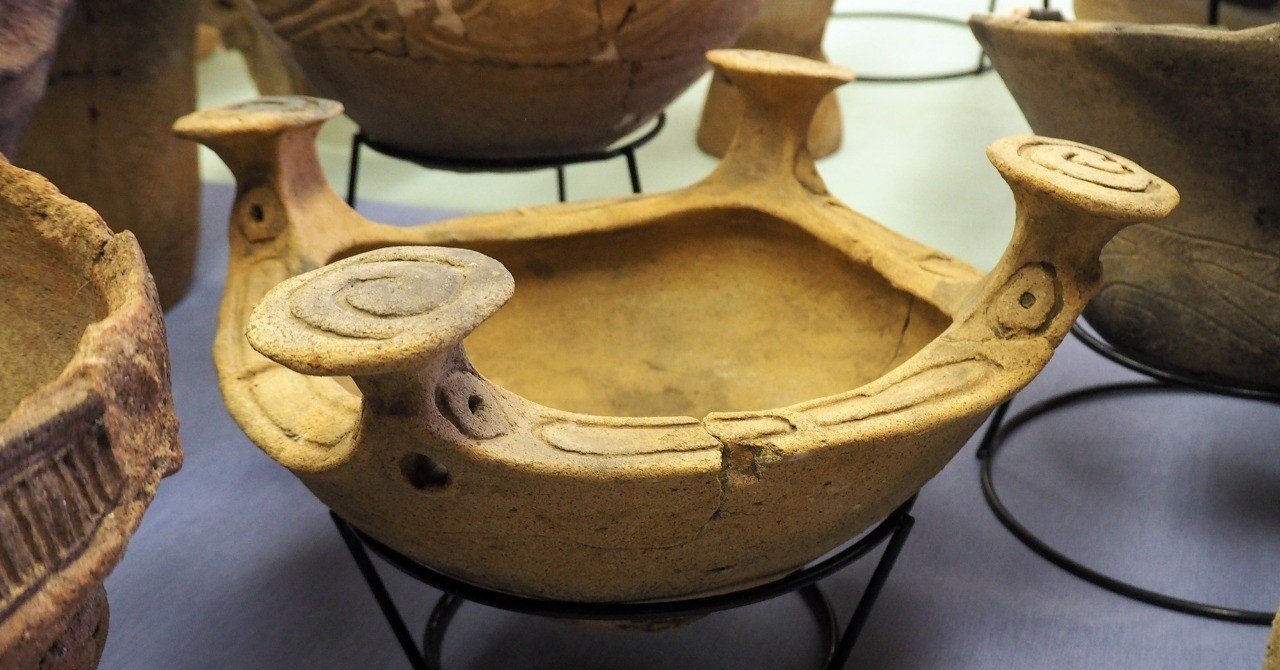 土器の逸品が所狭しと並ぶー東御市文書館文化財展示室[JOMOSEUM]｜土