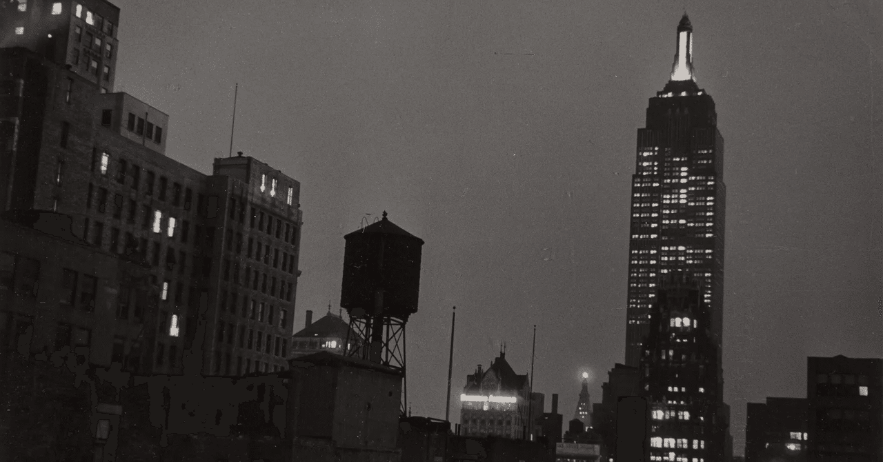 静けさの中に・・「夜のエンパイア・ステート・ビル」-Ilse Bing