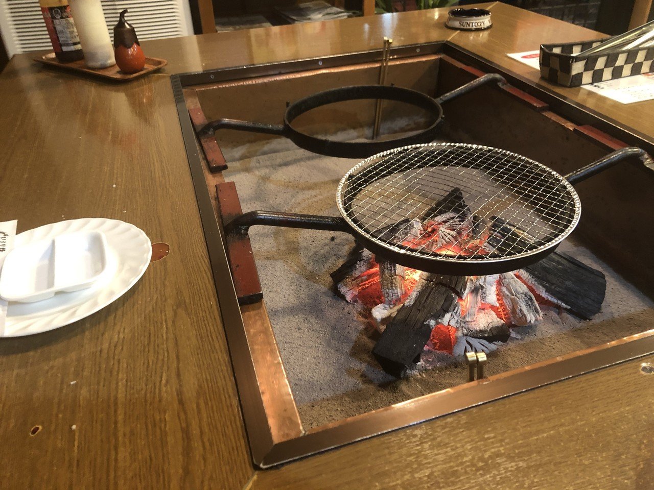 念願の囲炉裏を囲んで焼き肉 鍋を食べれる店へ 森永 康平 ミルキク Note