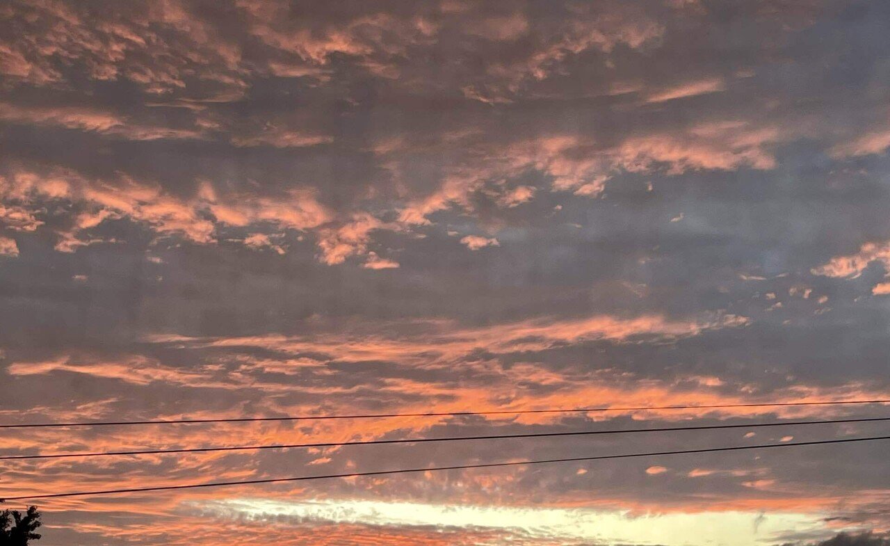 空撮夕焼け空自然美しい光の夕日や海の上の日の出カラフルな劇的