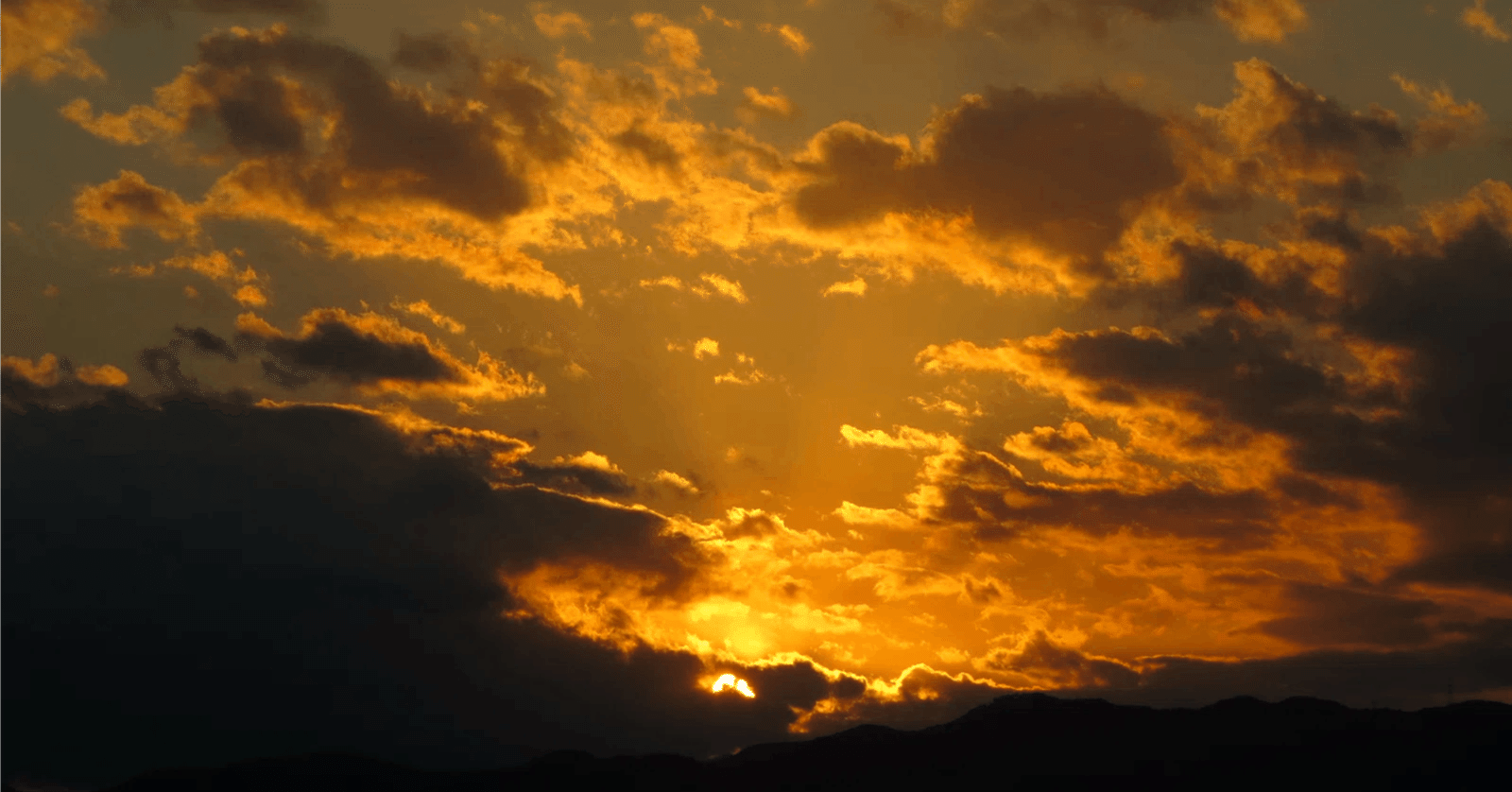 応募写真×ショートショート】金色の空の下で まさ様(夕焼け） 虹色創作