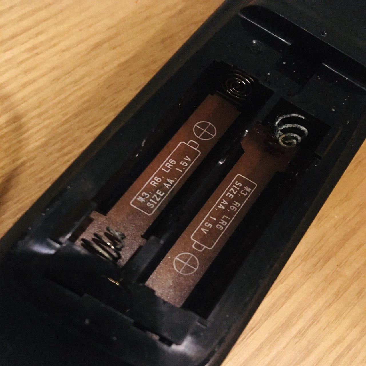 TVのリモコンが反応しない 〜分解女子の自分で直してみた〜｜pictoria